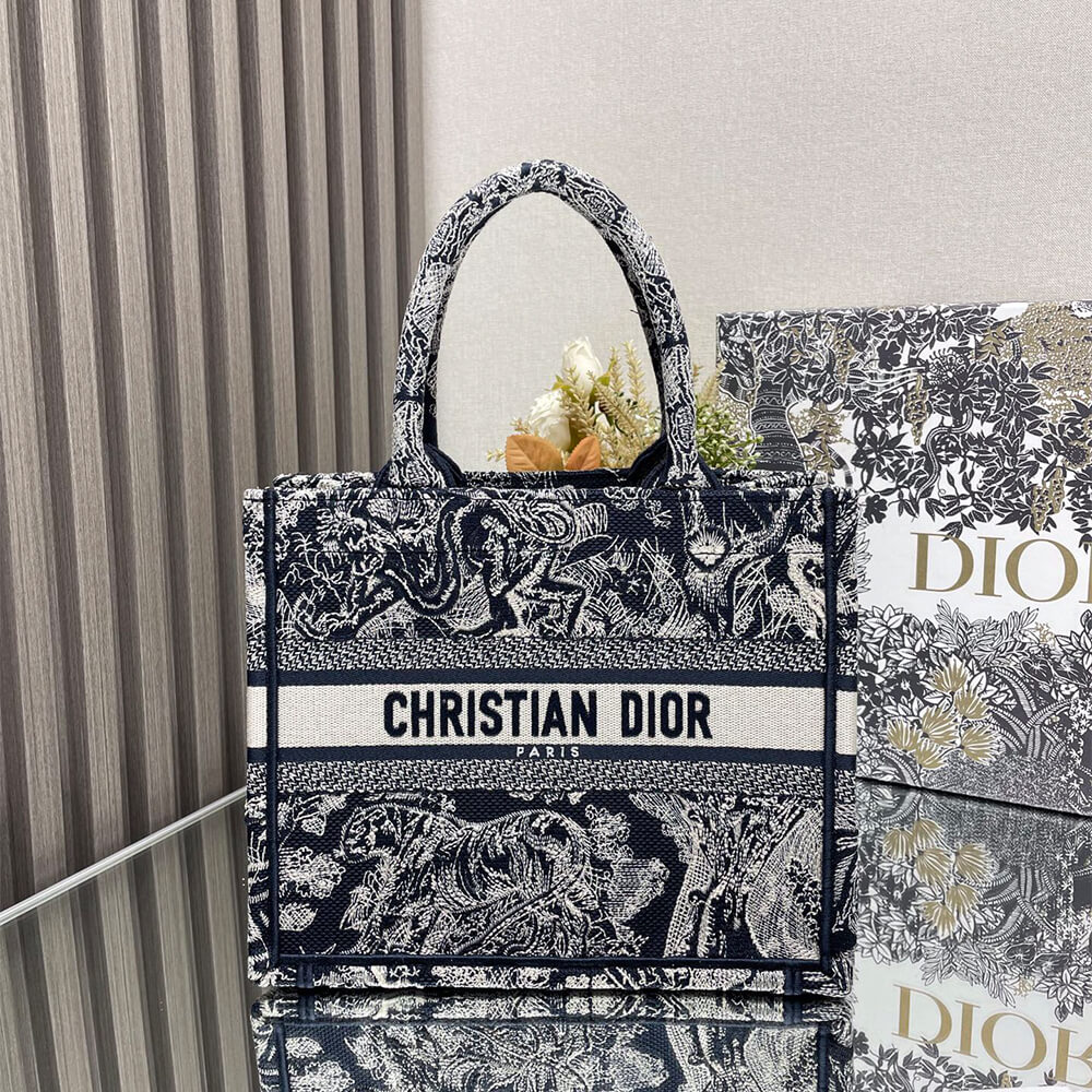 small D*or book tote