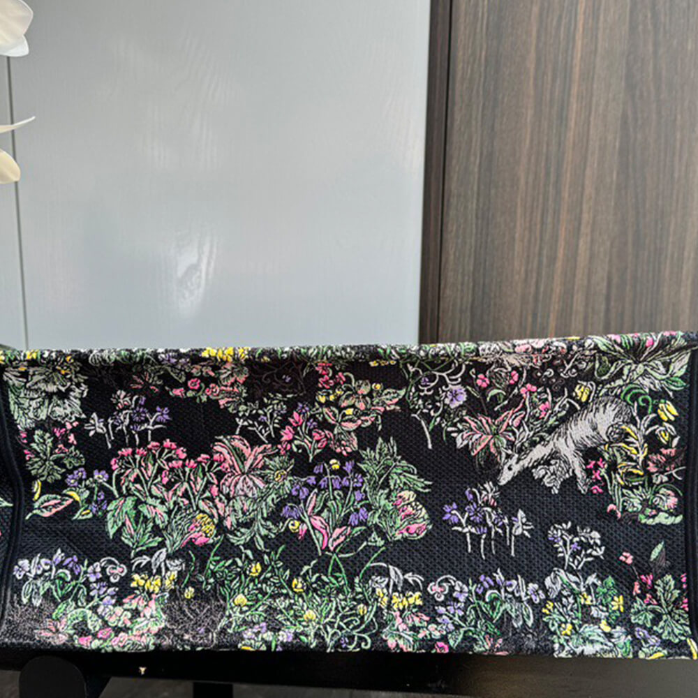 large D*or book tote