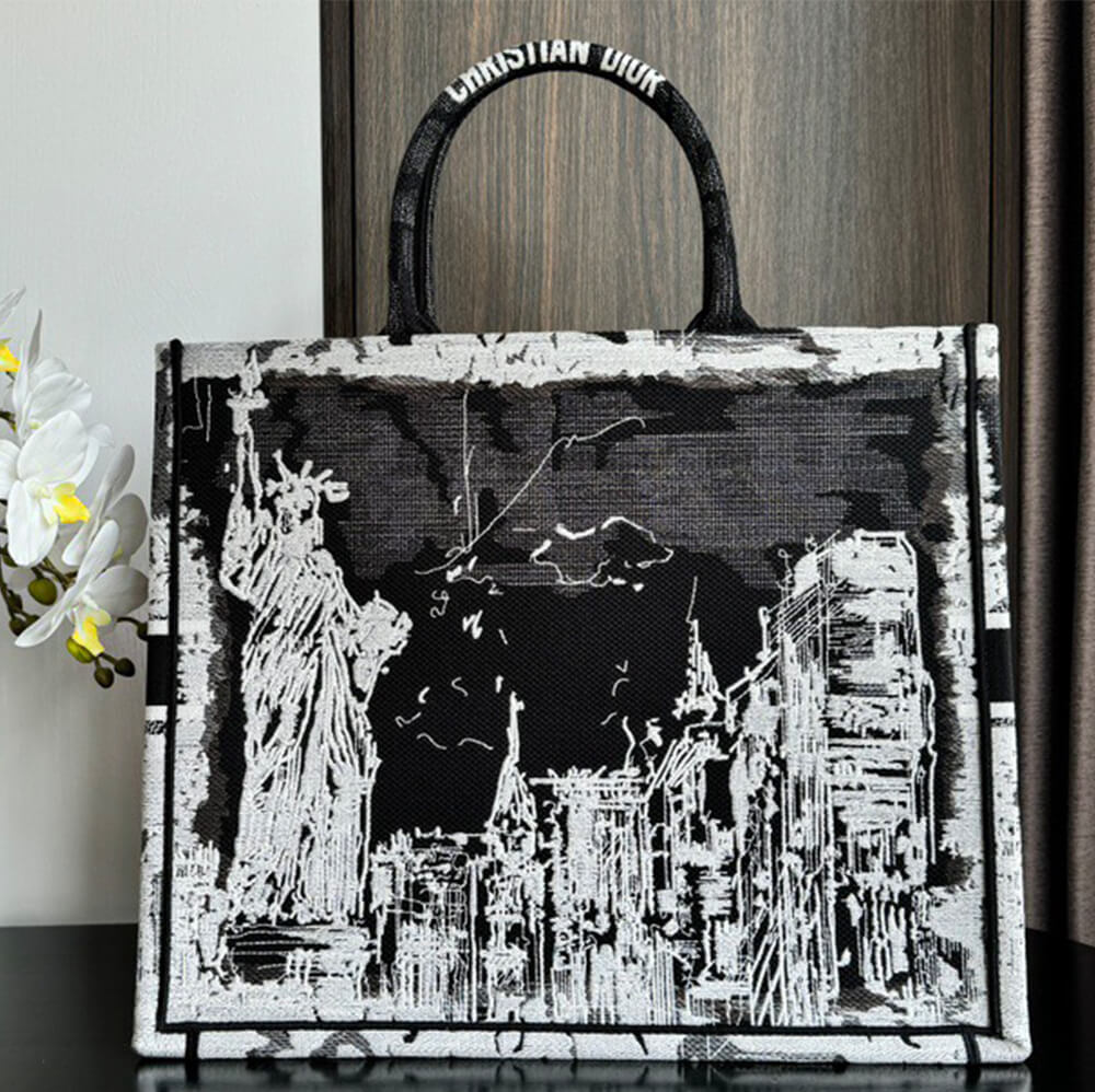 medium D*or book tote