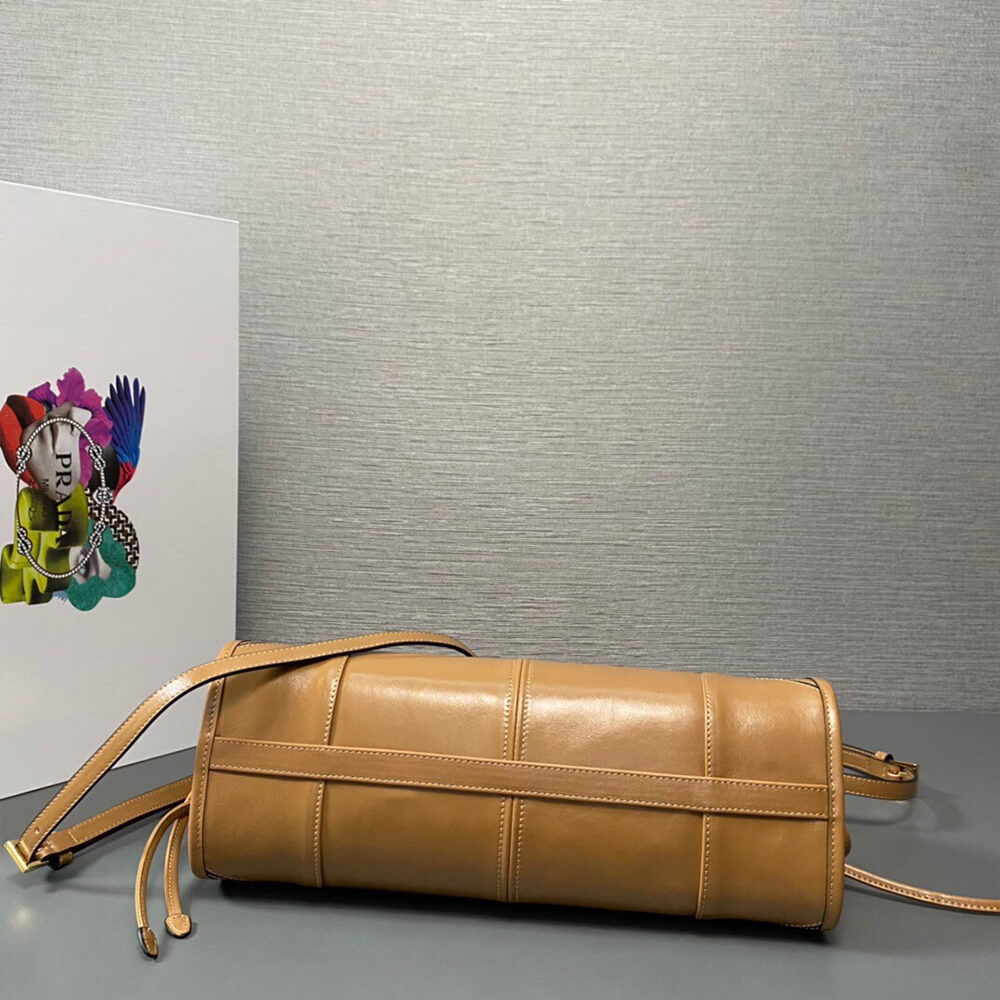 Pra*a medium leather handbag(high-end grade)