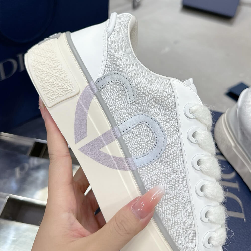D*or b33 sneaker