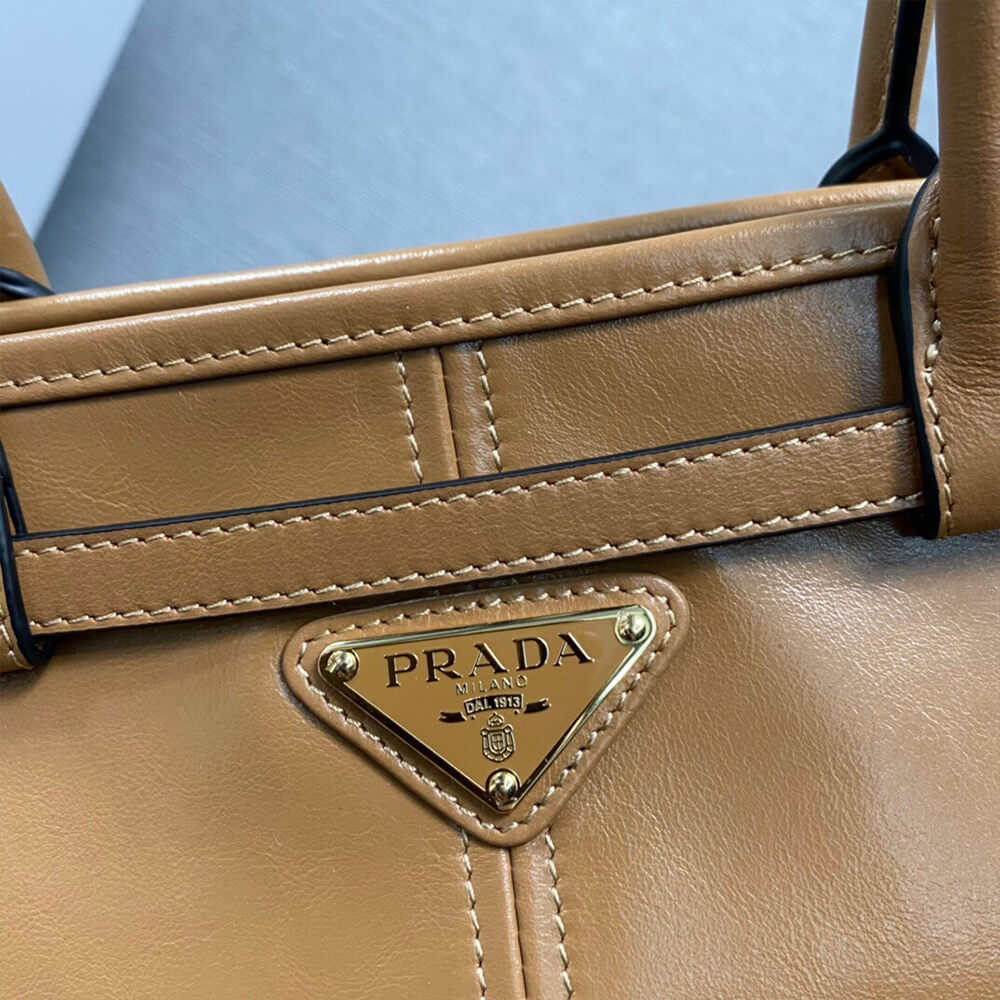 Pra*a medium leather handbag(high-end grade)