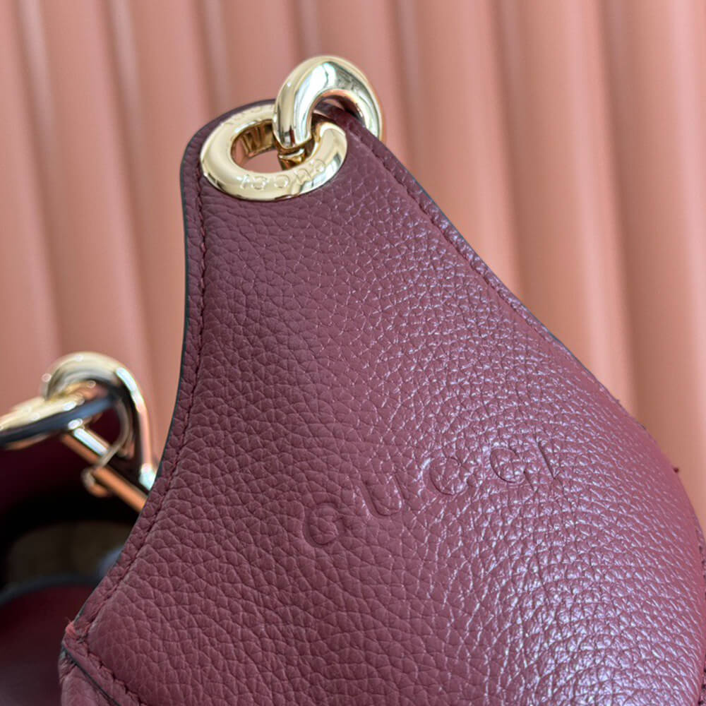 G*u*i b medium shoulder bag