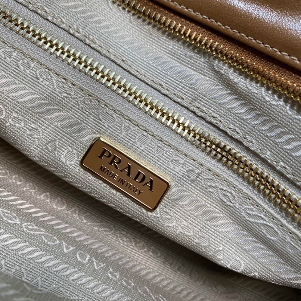 Pra*a medium leather handbag(high-end grade)