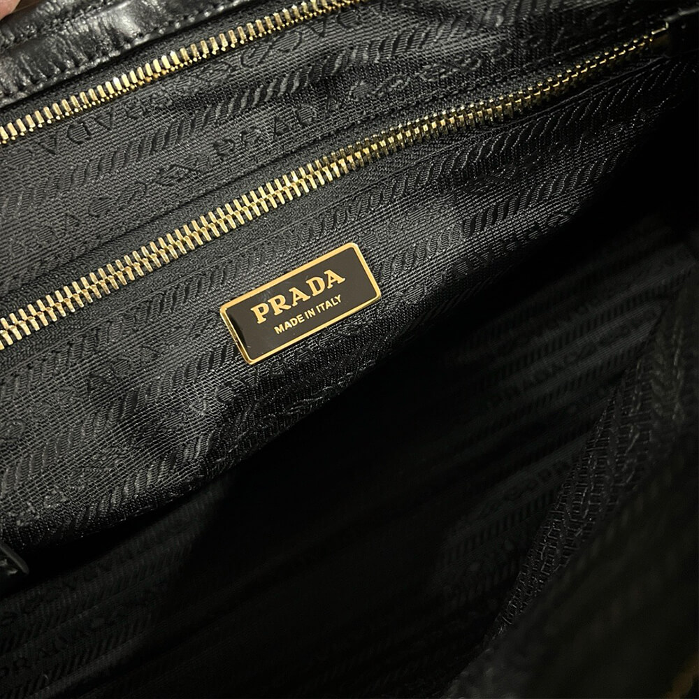 Pra*a large leather handbag(high-end grade)