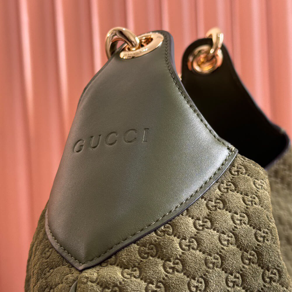 G*u*i b medium shoulder bag