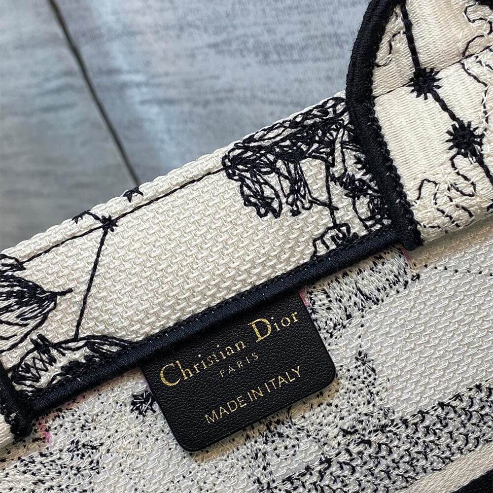 small D*or book tote