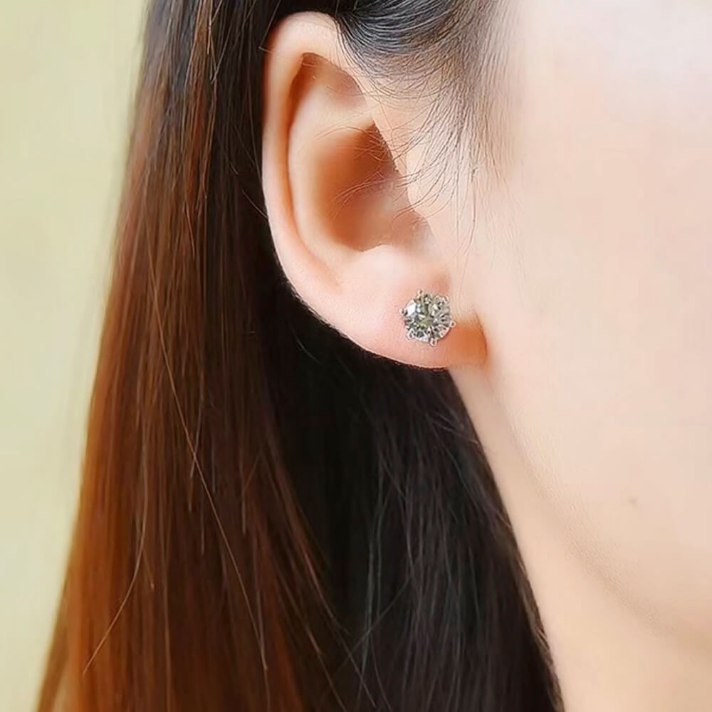 T*f*ny 6 claw diamond earrings