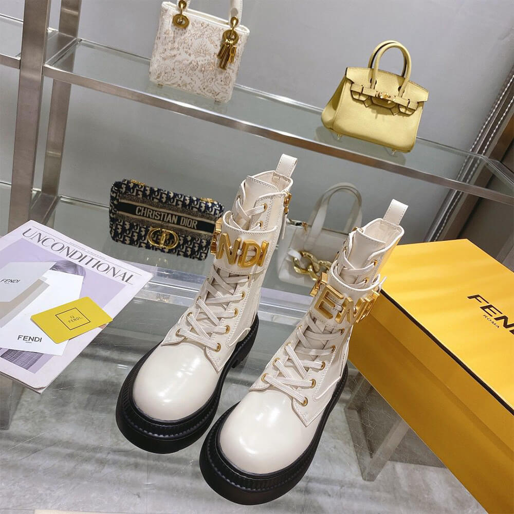 F**di F**digraphy logo-plaque leather boots