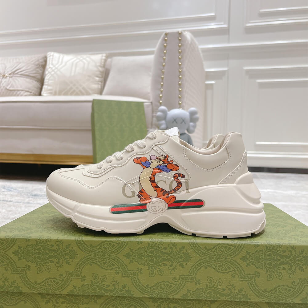 G*u*i rhyton sneaker with print