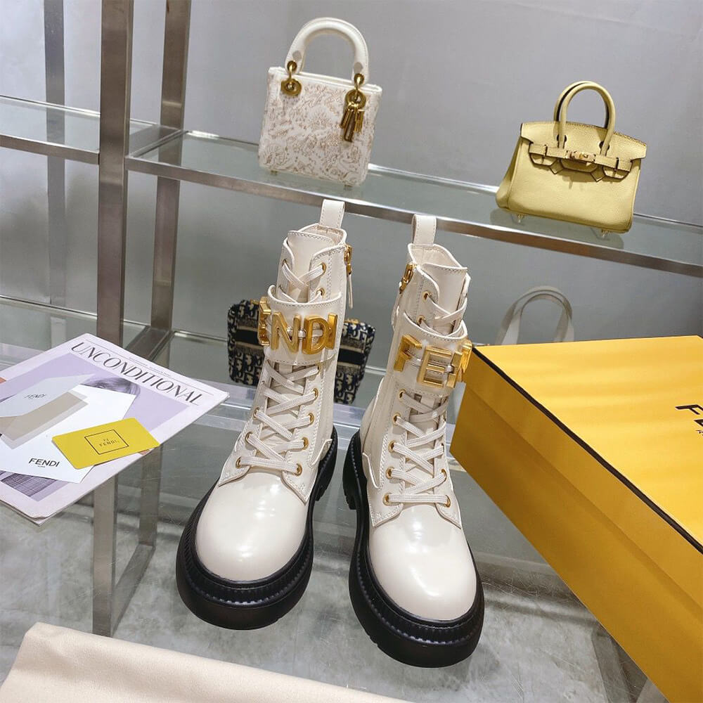 F**di F**digraphy logo-plaque leather boots