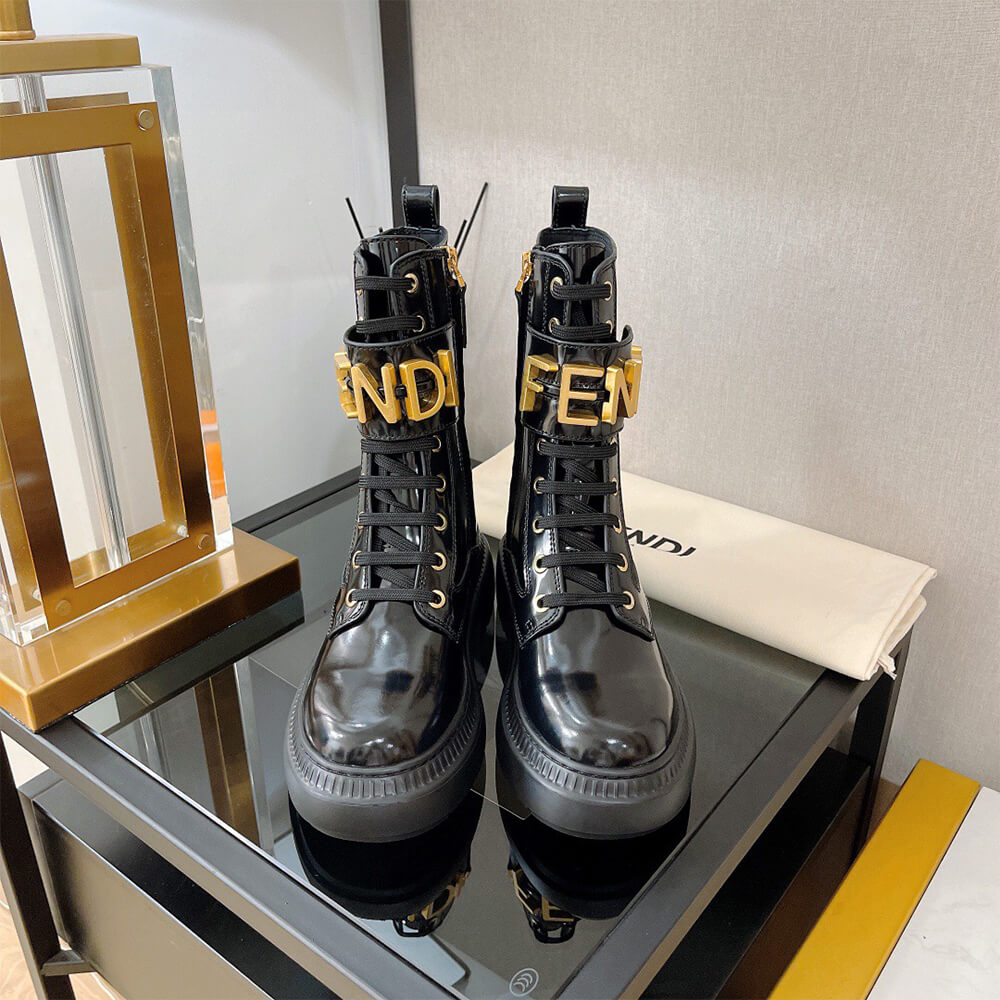 F**di F**digraphy logo-plaque leather boots