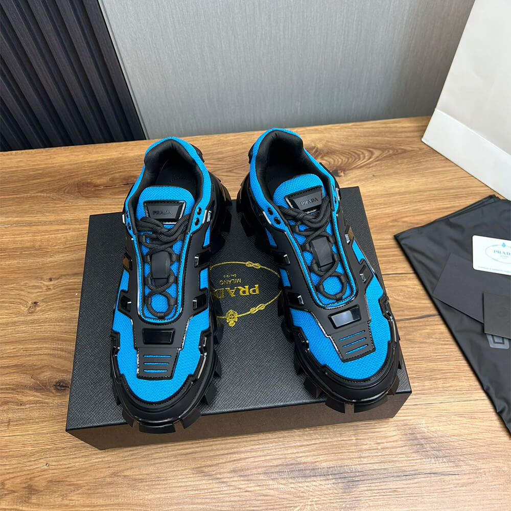 Thick-soled sneakers