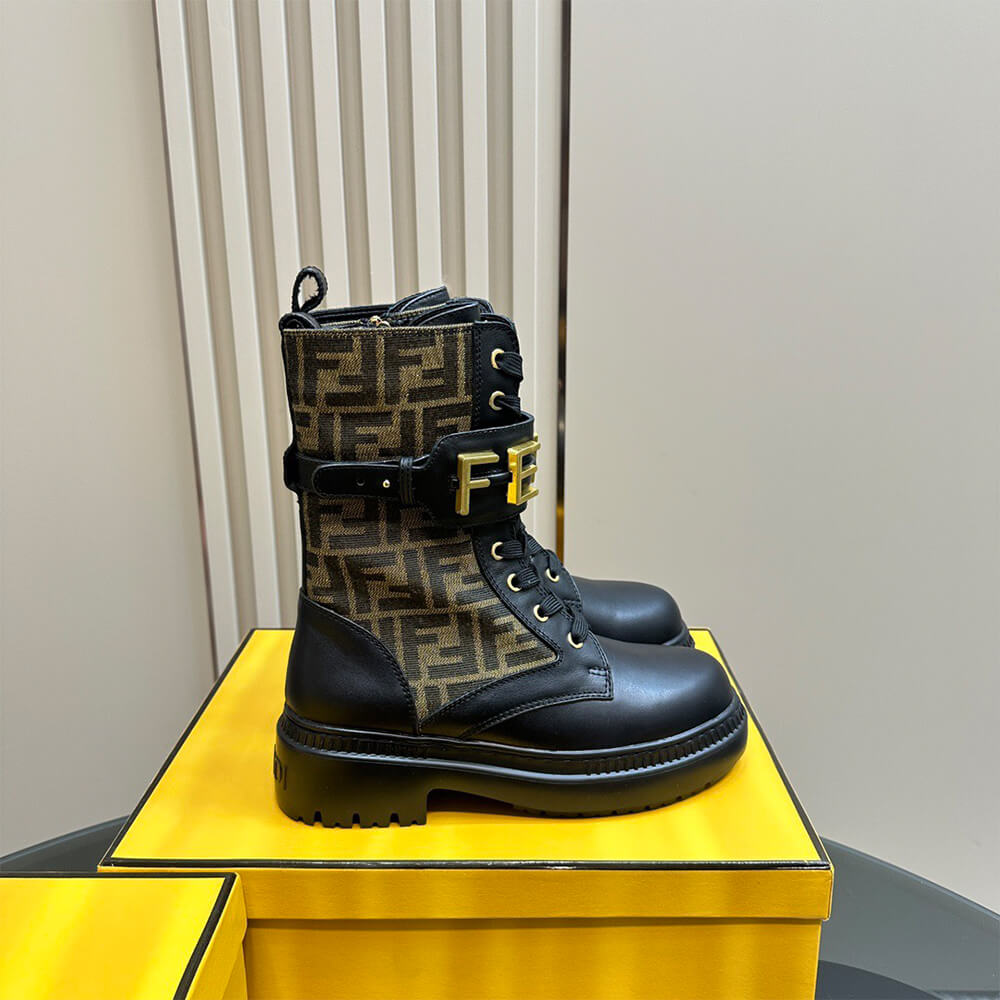 F**di F**digraphy logo-plaque leather boots