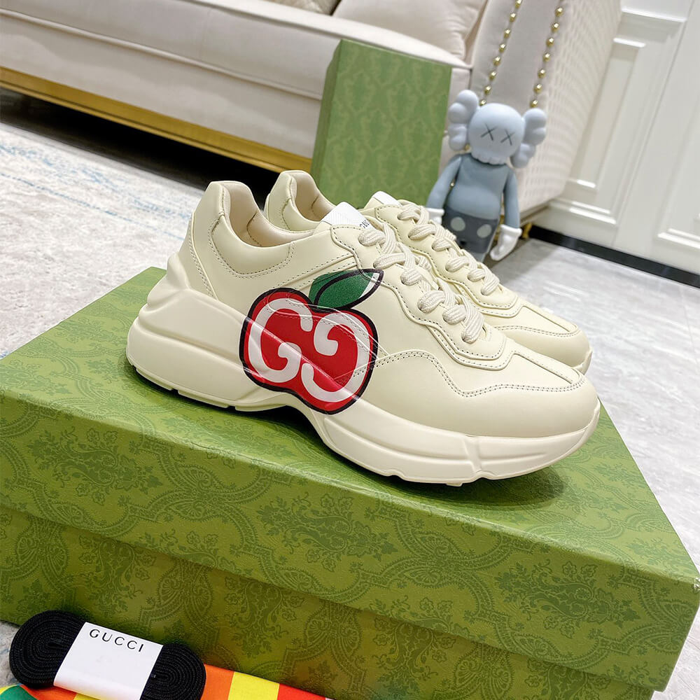 G*u*i rhyton apple-print sneaker