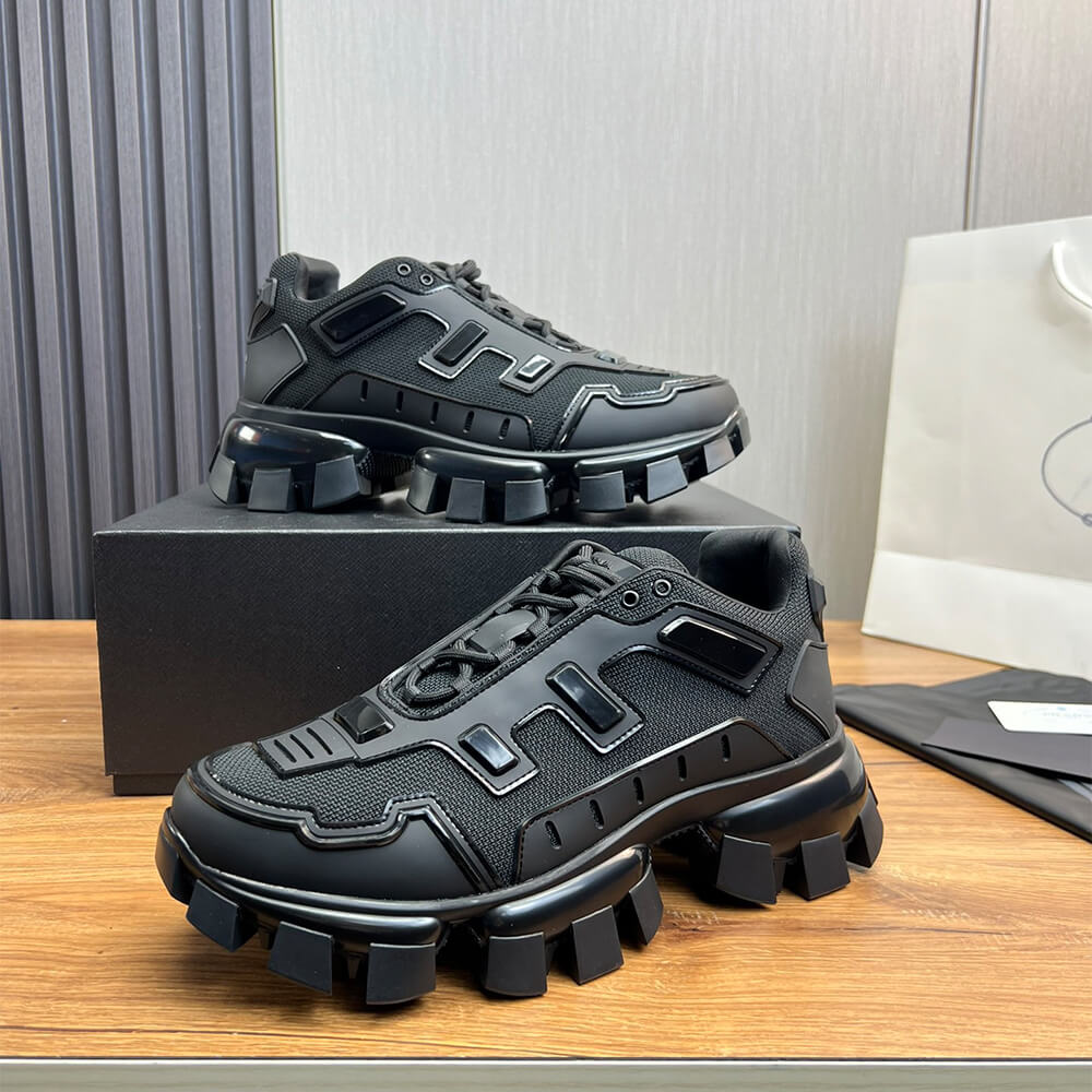 Thick-soled sneakers