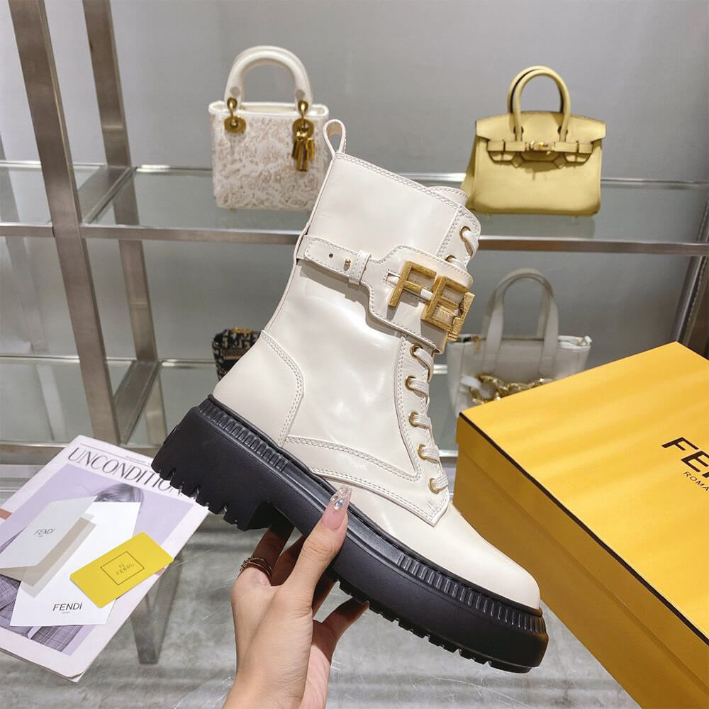 F**di F**digraphy logo-plaque leather boots