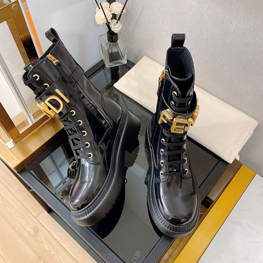 F**di F**digraphy logo-plaque leather boots