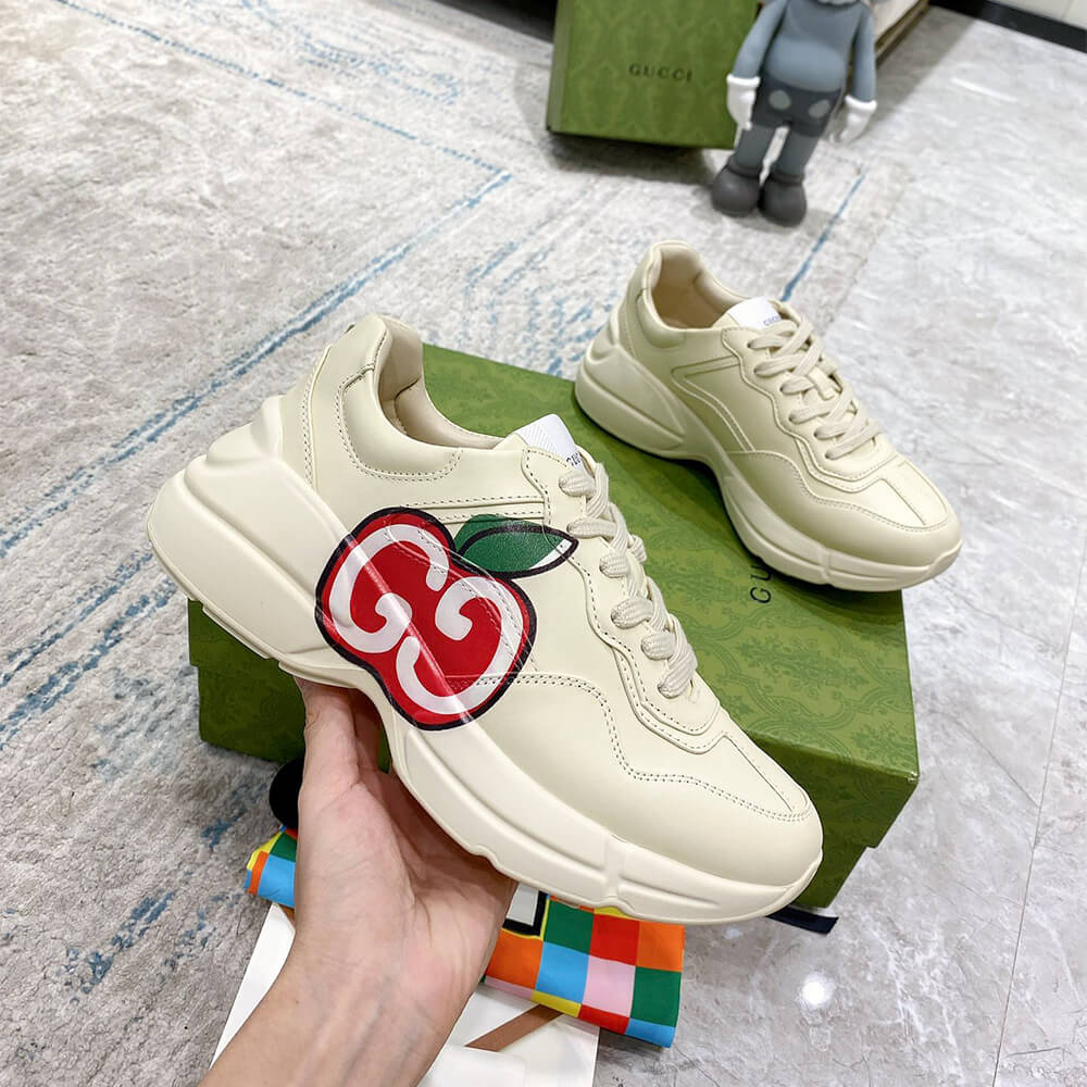 G*u*i rhyton apple-print sneaker