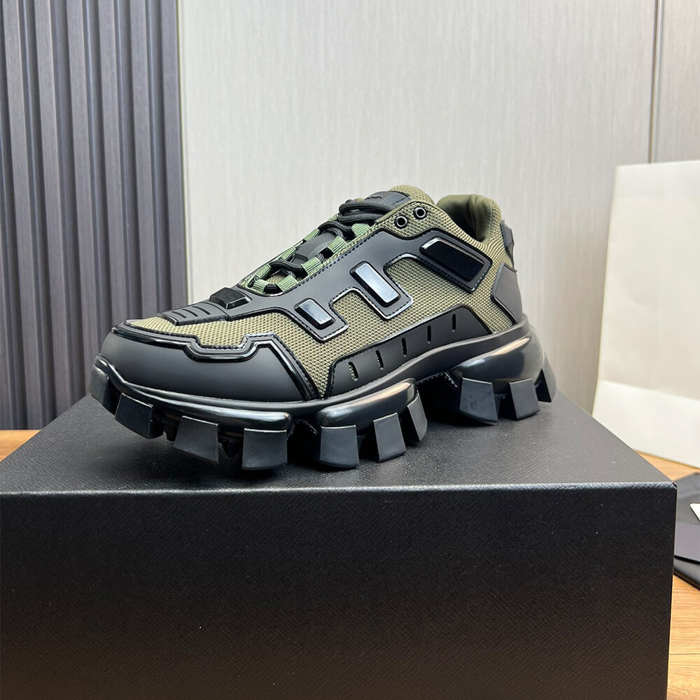 Thick-soled sneakers