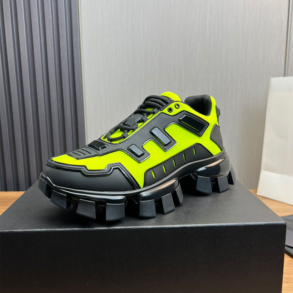 Thick-soled sneakers