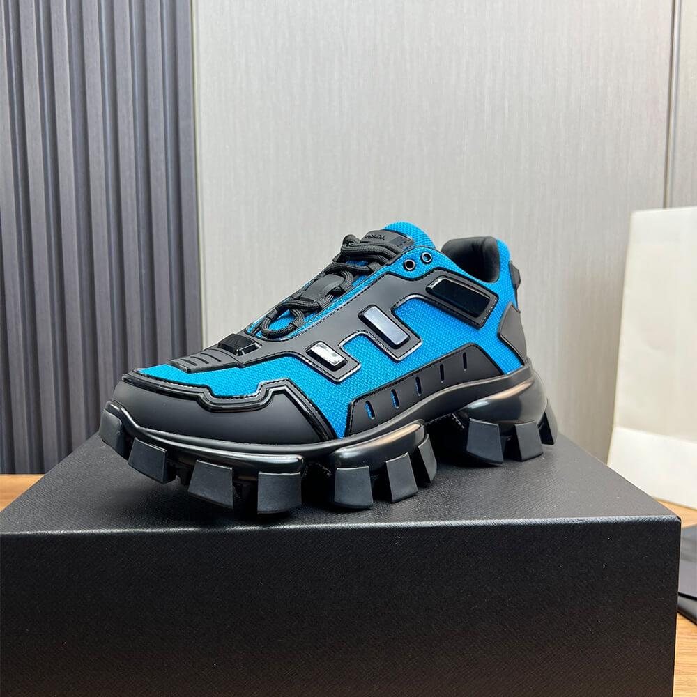 Thick-soled sneakers