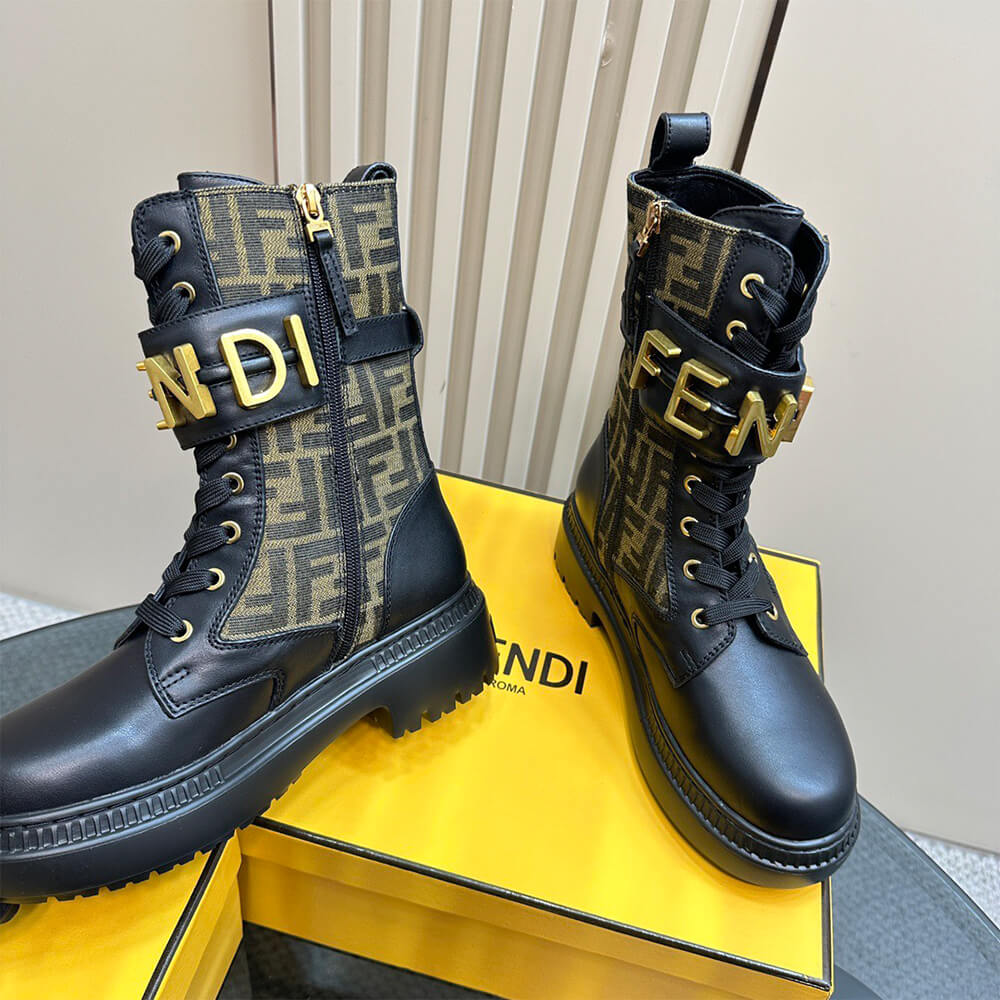 F**di F**digraphy logo-plaque leather boots