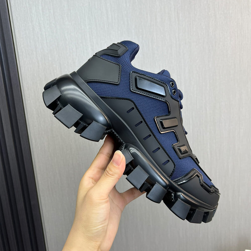 Thick-soled sneakers
