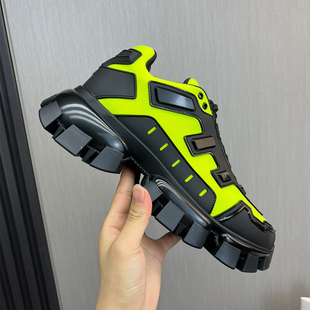Thick-soled sneakers