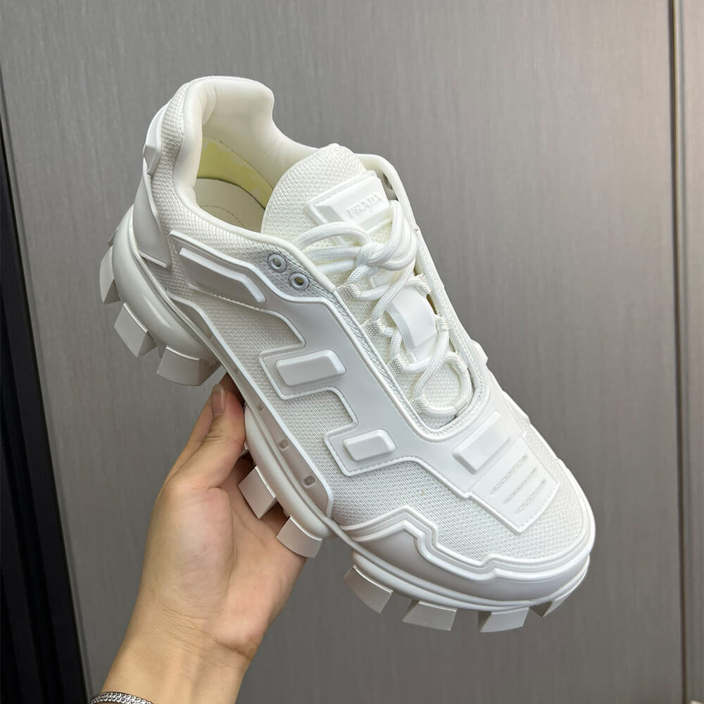 Thick-soled sneakers