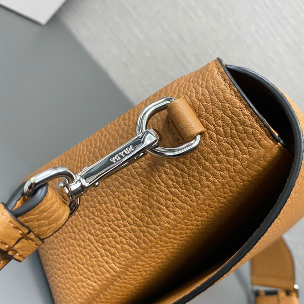 Pra*a leather shoulder bag(high-end grade)