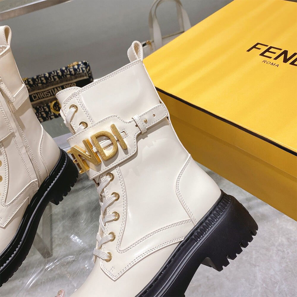 F**di F**digraphy logo-plaque leather boots