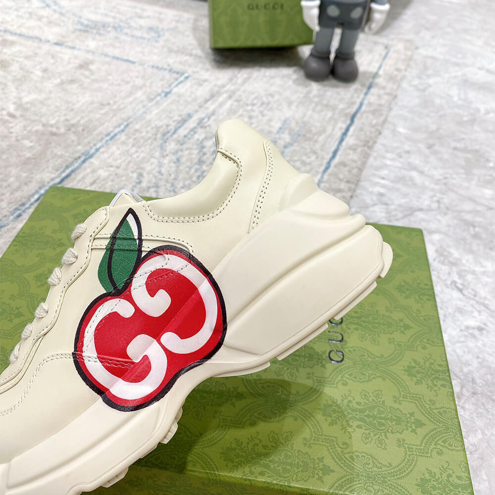 G*u*i rhyton apple-print sneaker