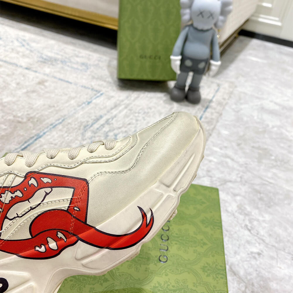 G*u*i rhyton sneaker with mouth print