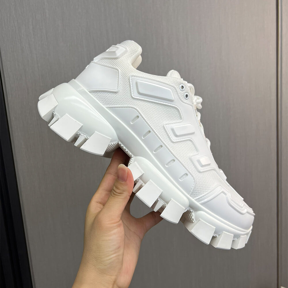 Thick-soled sneakers
